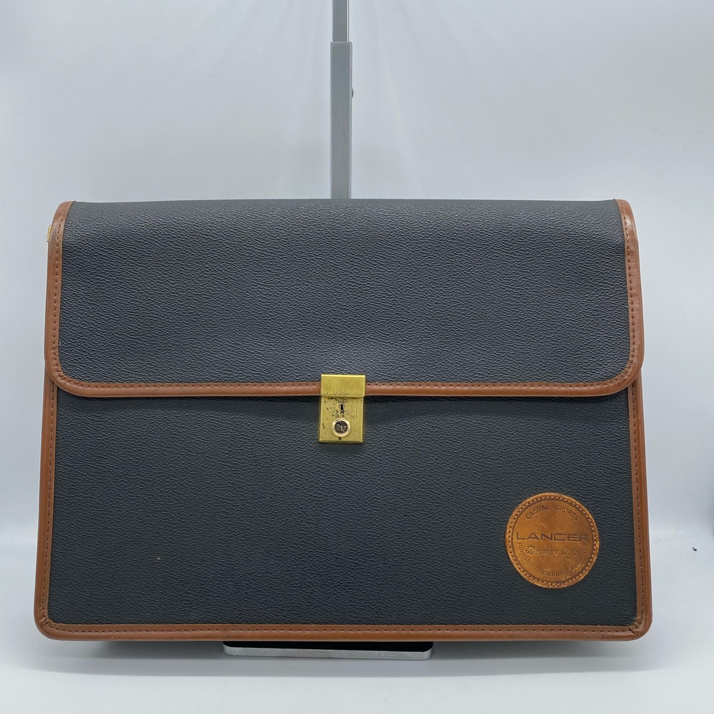 Lancer Document Pouch